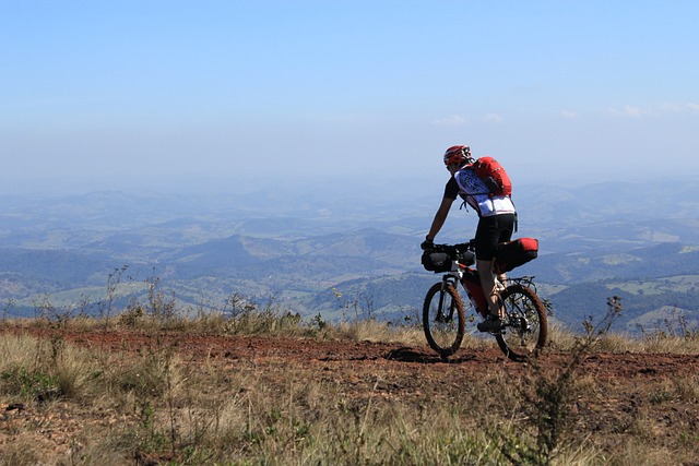 La guida definitiva all'attrezzatura necessaria per il cicloturismo viaggia lontano con stile